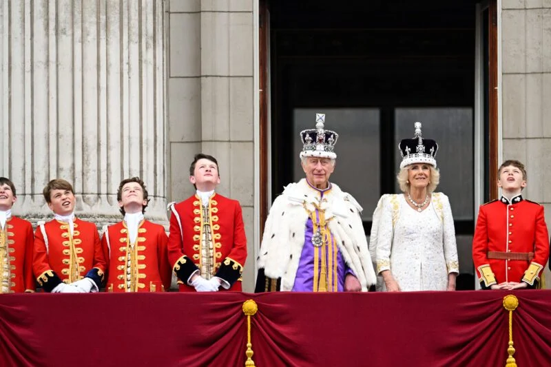 "Royal Coronation Spectacle: King Charles and Queen Camilla Surprise Crowd with Balcony Appearance and Adorable Royal Children"